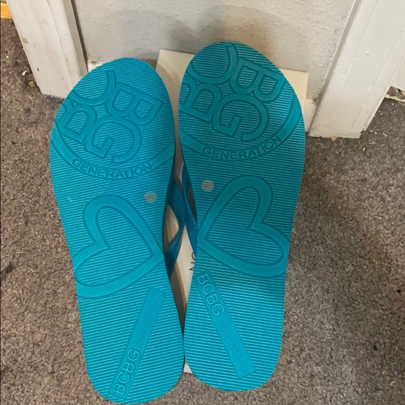 BCBG flip flops - Picture 4 of 5